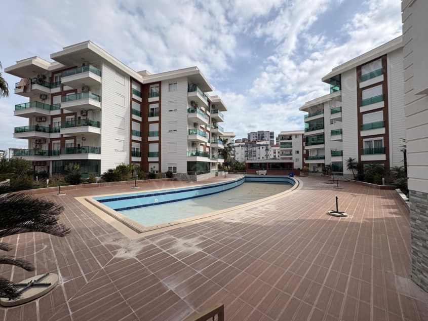 YÜZME HAVUZLU , OTOPARKLI , SAUNALI SİTE İÇİNDE FIRSAT 2+1 DAİRE