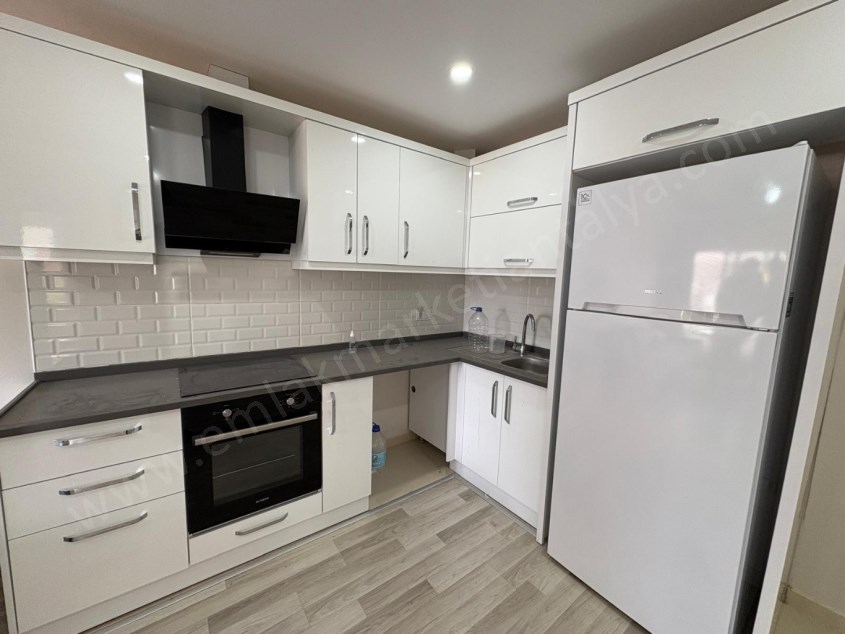 YÜZME HAVUZLU , OTOPARKLI , SAUNALI SİTE İÇİNDE FIRSAT 2+1 DAİRE