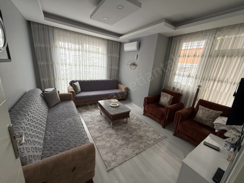 DUTLUBAHÇEDE CADDE YAKINI KATTA GENİŞ AYRI MUTFAK ASANSÖRLÜ 1+1