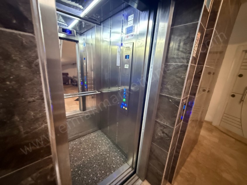 DUTLUBAHÇEDE CADDE YAKINI KATTA GENİŞ AYRI MUTFAK ASANSÖRLÜ 1+1