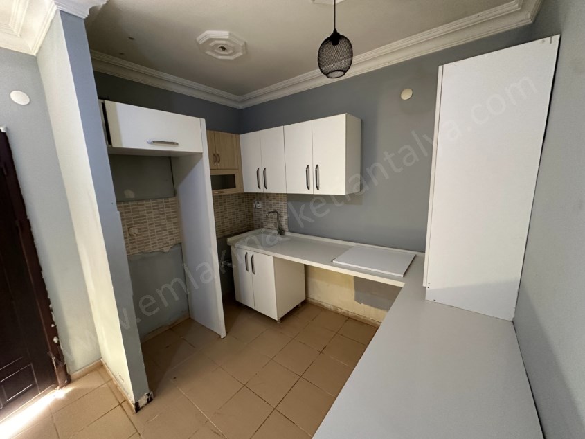 NADİRE KONUK YAKINI ÇOK GENİŞ AYRI MUTFAKLI 1+1