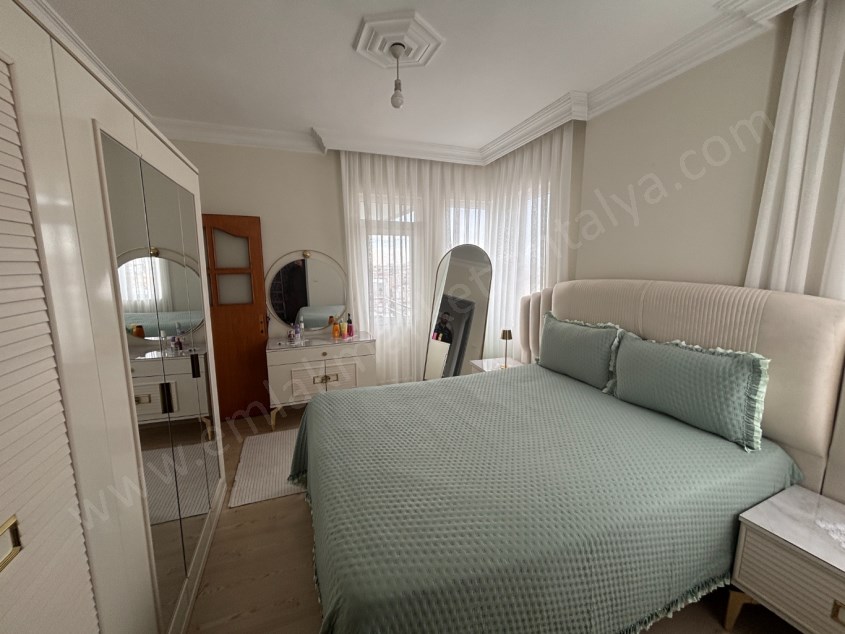 CADDE ÜZERİ GENİŞ 3+1