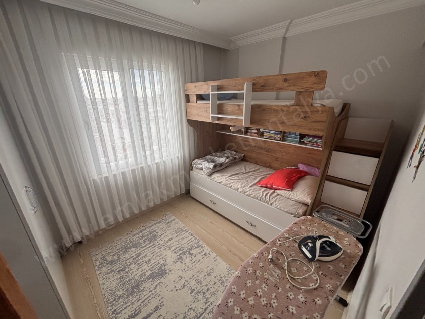 CADDE ÜZERİ GENİŞ 3+1