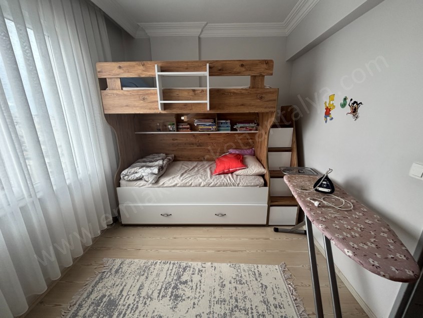 CADDE ÜZERİ GENİŞ 3+1