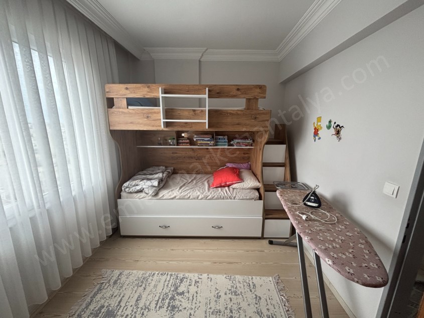 CADDE ÜZERİ GENİŞ 3+1