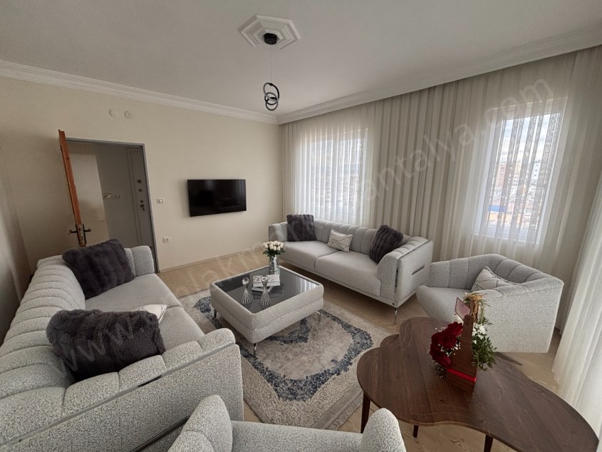 CADDE ÜZERİ GENİŞ 3+1