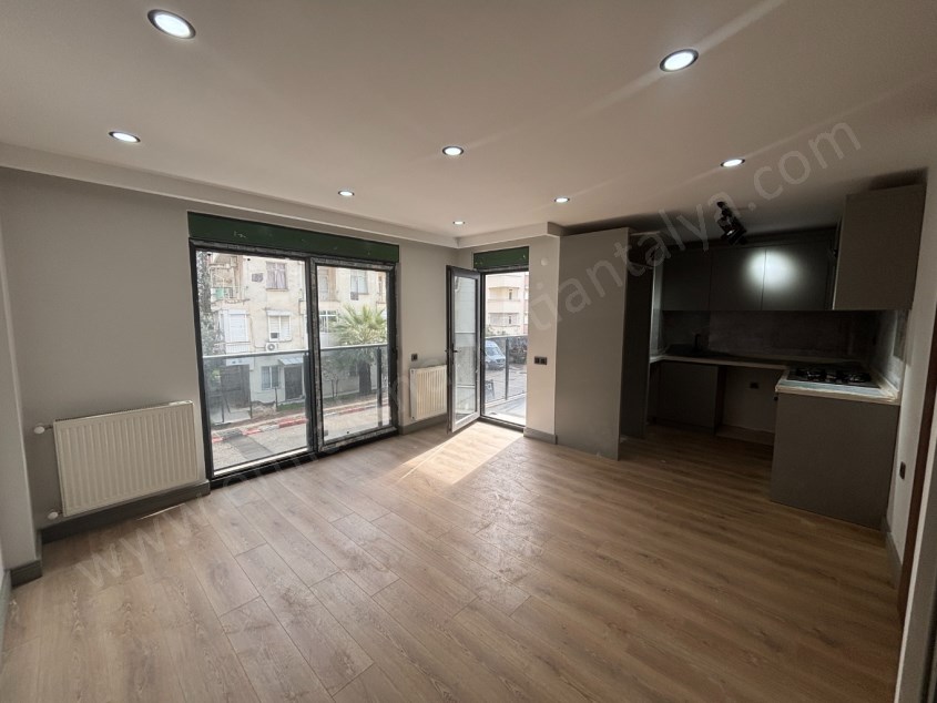 GÜVENLİKTE SIFIR KAPALI OTOPARKLI DOĞALGAZLI ŞIK 2+1