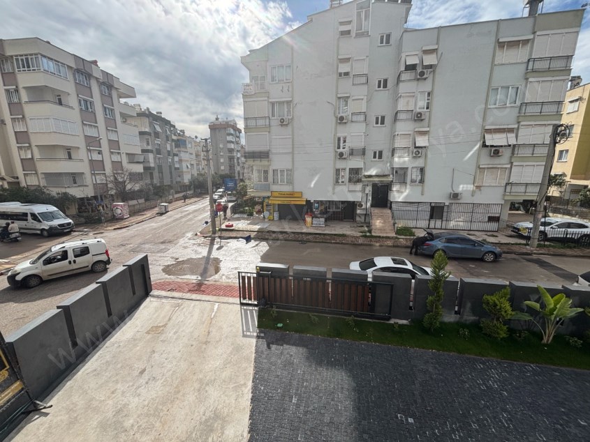 GÜVENLİKTE SIFIR KAPALI OTOPARKLI DOĞALGAZLI ŞIK 2+1