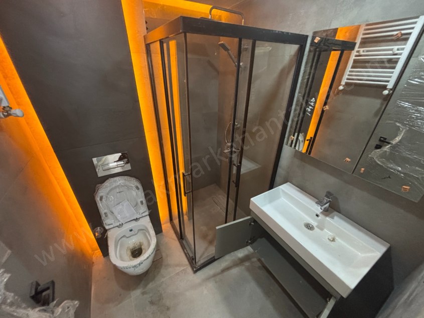 GÜVENLİKTE SIFIR KAPALI OTOPARKLI DOĞALGAZLI ŞIK 2+1