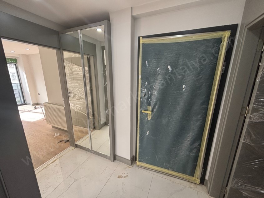 GÜVENLİKTE SIFIR KAPALI OTOPARKLI DOĞALGAZLI ŞIK 2+1