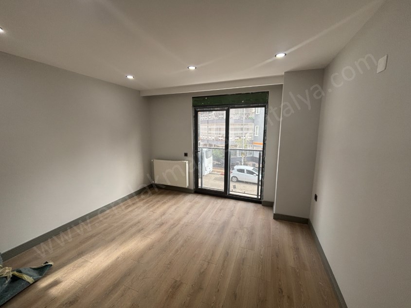 GÜVENLİKTE SIFIR KAPALI OTOPARKLI DOĞALGAZLI ŞIK 2+1