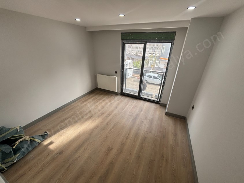 GÜVENLİKTE SIFIR KAPALI OTOPARKLI DOĞALGAZLI ŞIK 2+1