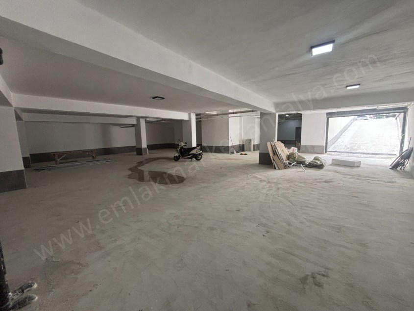 GÜVENLİKTE SIFIR KAPALI OTOPARKLI DOĞALGAZLI ŞIK 2+1