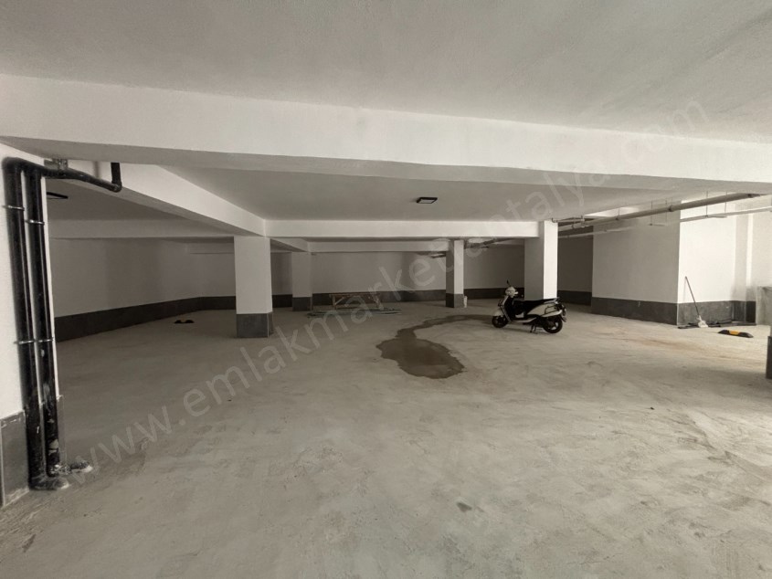 GÜVENLİKTE SIFIR KAPALI OTOPARKLI DOĞALGAZLI ŞIK 2+1