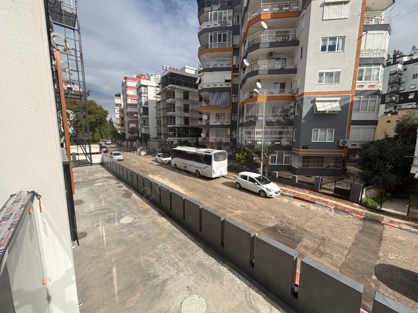 GÜVENLİKTE SIFIR KAPALI OTOPARKLI DOĞALGAZLI ŞIK 2+1