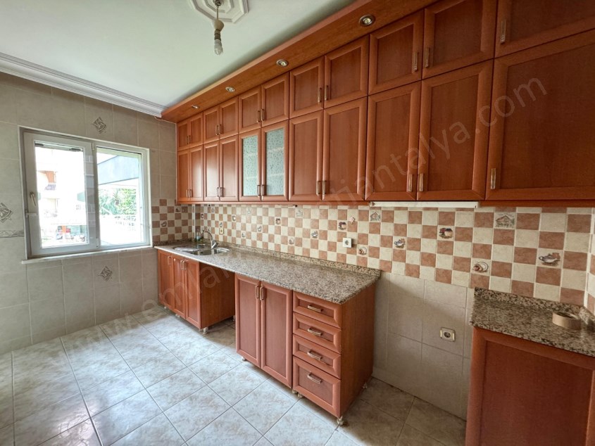 YENİGÜNDE ÇOK GENİŞ KULLANIŞLI SİTE İÇİ 3+1 DAİRE