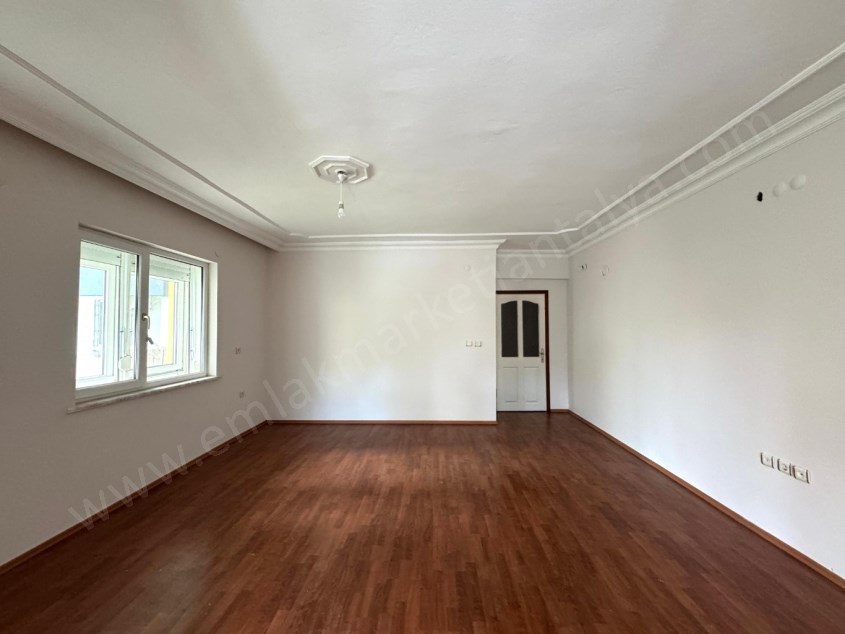 YENİGÜNDE ÇOK GENİŞ KULLANIŞLI SİTE İÇİ 3+1 DAİRE