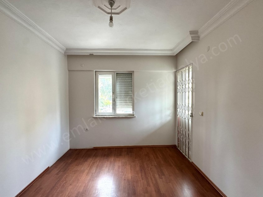 YENİGÜNDE ÇOK GENİŞ KULLANIŞLI SİTE İÇİ 3+1 DAİRE