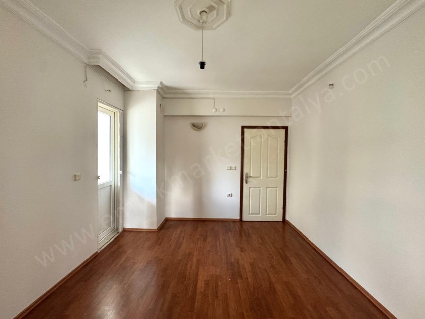 YENİGÜNDE ÇOK GENİŞ KULLANIŞLI SİTE İÇİ 3+1 DAİRE