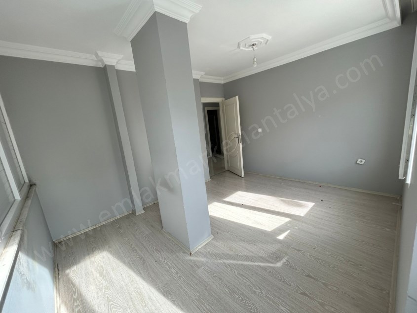 MERKEZİ KONUMDA KATTA AYRI MUTFAK 2+1 