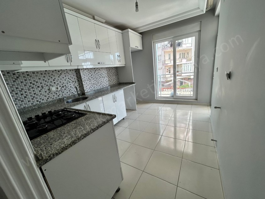 MERKEZİ KONUMDA KATTA AYRI MUTFAK 2+1 