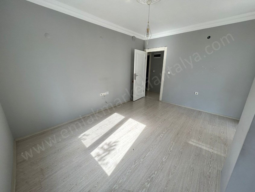 MERKEZİ KONUMDA KATTA AYRI MUTFAK 2+1 