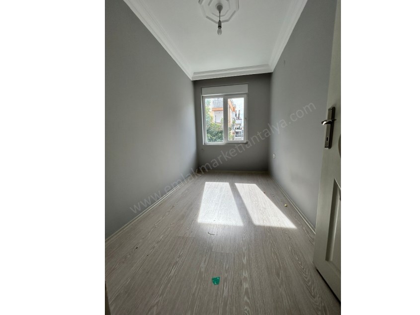 MERKEZİ KONUMDA KATTA AYRI MUTFAK 2+1 