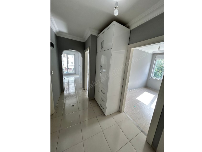 MERKEZİ KONUMDA KATTA AYRI MUTFAK 2+1 