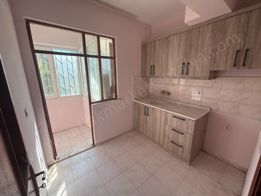 MEYDAN KAVŞAĞI ARKASI KİRALIK DAİRE