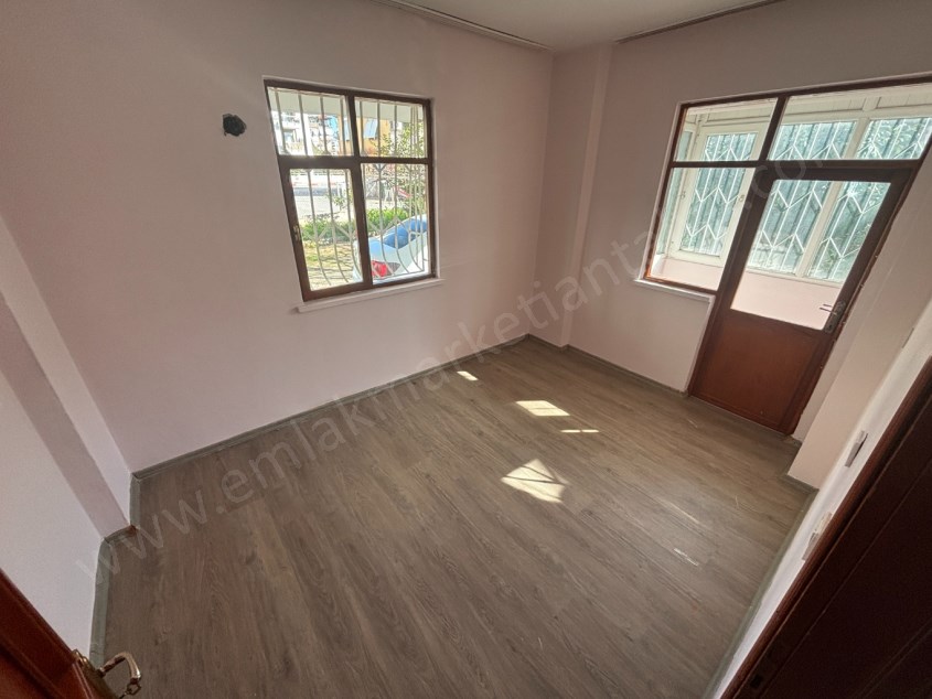 MEYDAN KAVŞAĞI ARKASI KİRALIK DAİRE