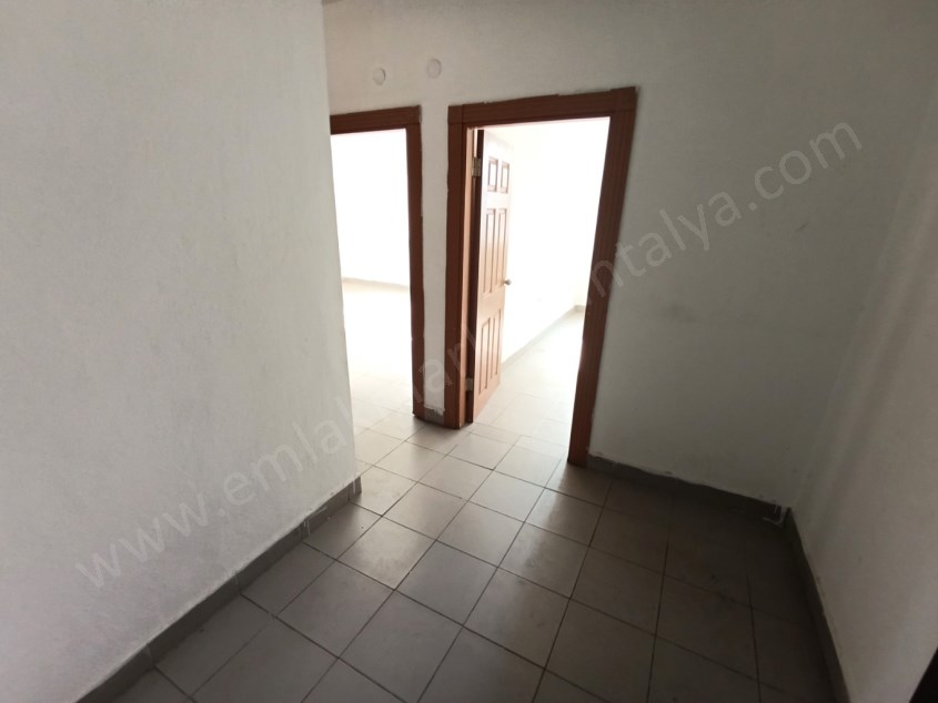 MARKANTALYA KARŞISI , BANKALAR ARKASI OTOPARKLI SATILIK OFİS