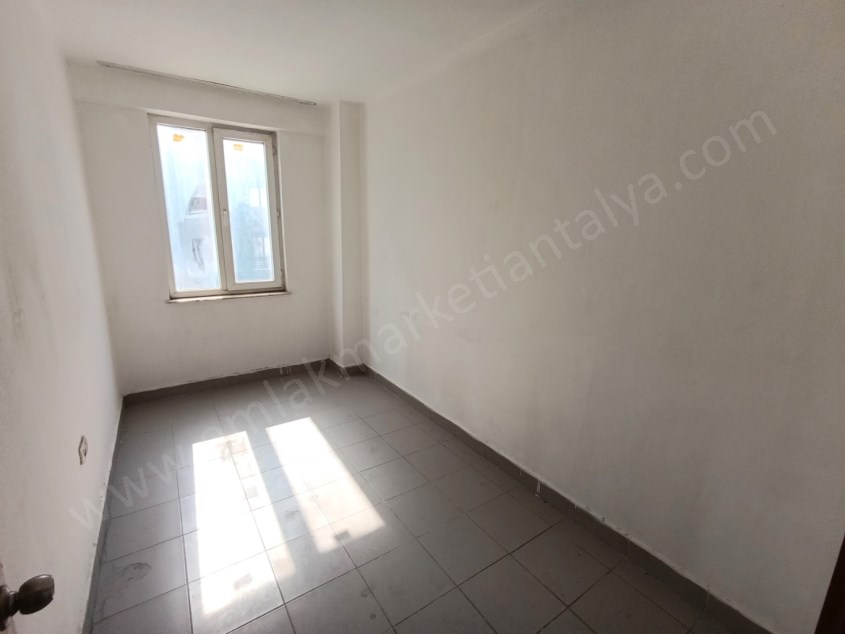 MARKANTALYA KARŞISI , BANKALAR ARKASI OTOPARKLI SATILIK OFİS