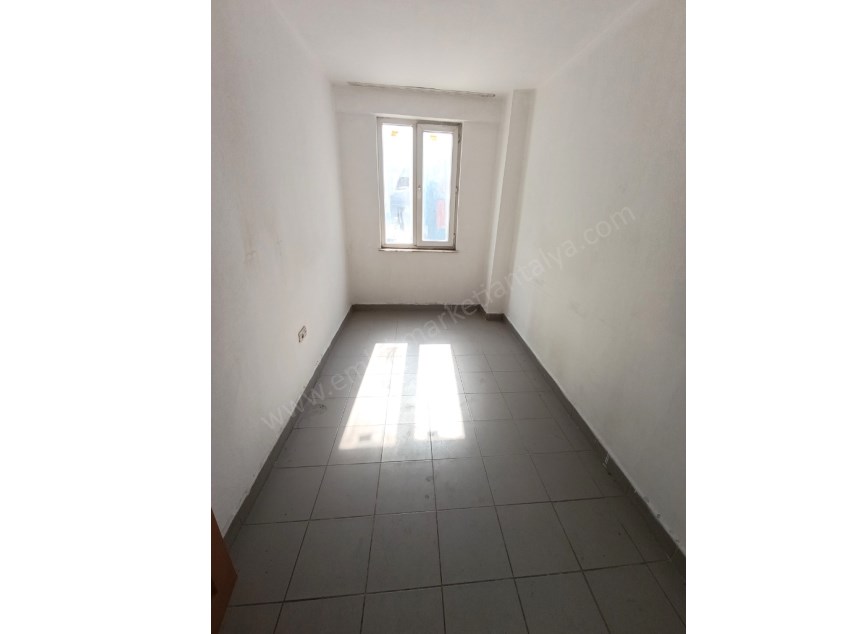 MARKANTALYA KARŞISI , BANKALAR ARKASI OTOPARKLI SATILIK OFİS