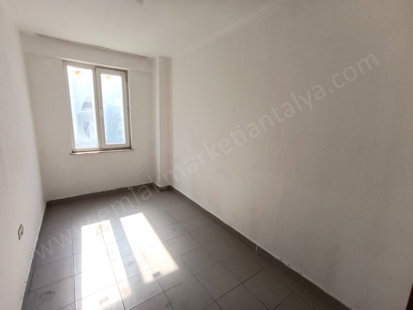 MARKANTALYA KARŞISI , BANKALAR ARKASI OTOPARKLI SATILIK OFİS