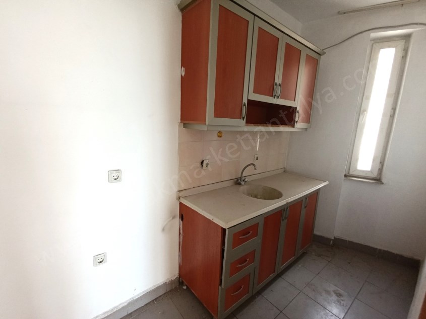 MARKANTALYA KARŞISI , BANKALAR ARKASI OTOPARKLI SATILIK OFİS