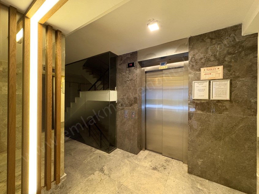  ZERDALİLİK TE LÜKS SİTE İÇİNDE GÜVENLİKLİ K.OTOPARKLI HAVUZLU ARAKAT 2+1