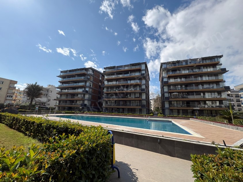  ZERDALİLİK TE LÜKS SİTE İÇİNDE GÜVENLİKLİ K.OTOPARKLI HAVUZLU ARAKAT 2+1