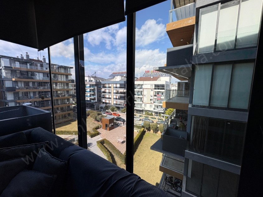  ZERDALİLİK TE LÜKS SİTE İÇİNDE GÜVENLİKLİ K.OTOPARKLI HAVUZLU ARAKAT 2+1