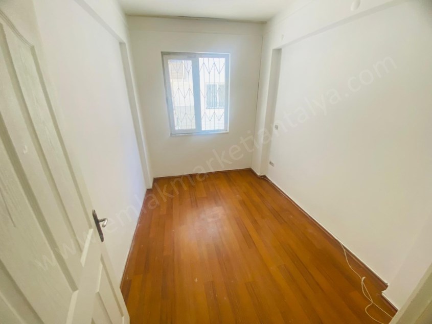 İSTER YATIRIMLIK İSTER OTURUMLUK İÇİ TADİLATLI FIRSAT 2+1