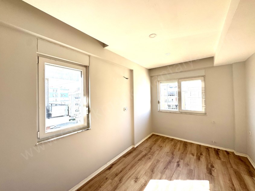 MEYDAN KAVŞAĞI YAKINI EBV.BANYOLU LÜKS 3+1 KİRALIK