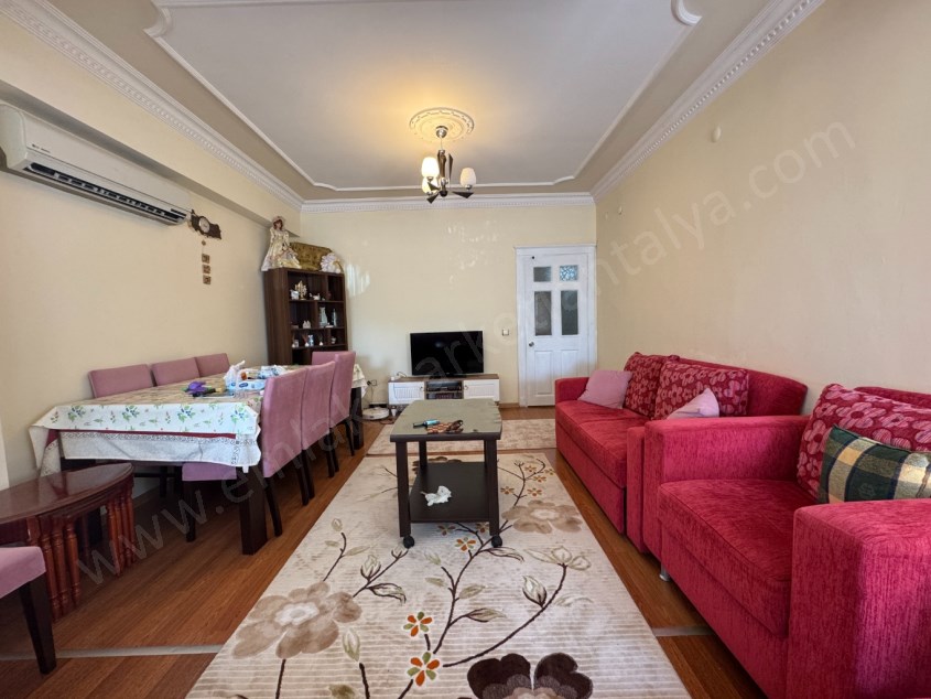 DUTLUBAHÇEDE KİLERLİ GENİŞ GERÇEK Y.GİRİŞ FIRSAT 2+1