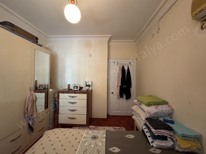 DUTLUBAHÇEDE KİLERLİ GENİŞ GERÇEK Y.GİRİŞ FIRSAT 2+1