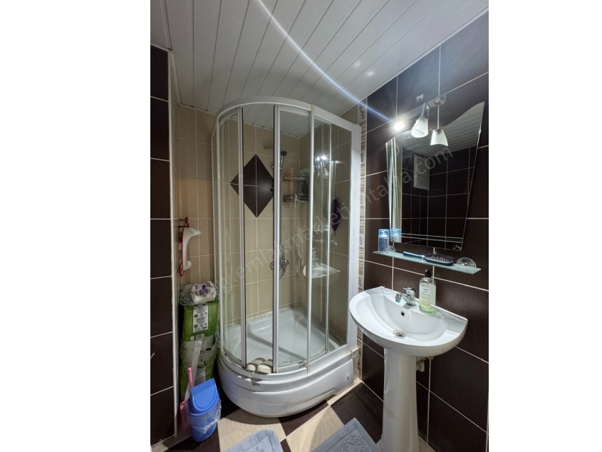 DUTLUBAHÇEDE KİLERLİ GENİŞ GERÇEK Y.GİRİŞ FIRSAT 2+1