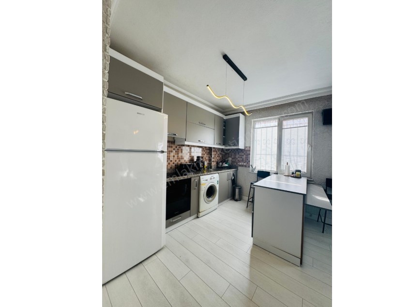 ANA CADDE YAKINI İÇİ FULL YENİLENMİŞ ŞIK 2+1