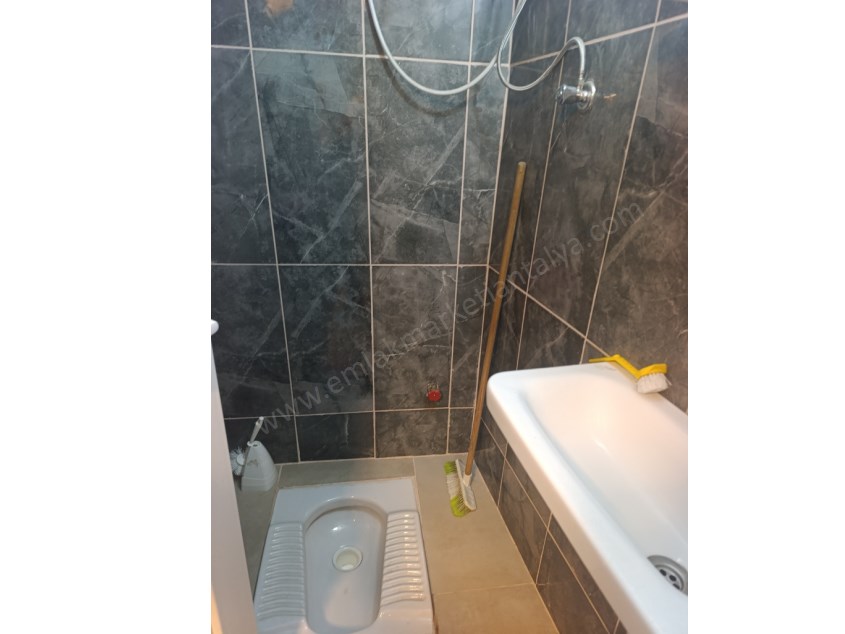 DOĞU GARAJINDA BACALI , 3 KATLI , İÇİ YENİLENMİŞ SATILIK DÜKKAN