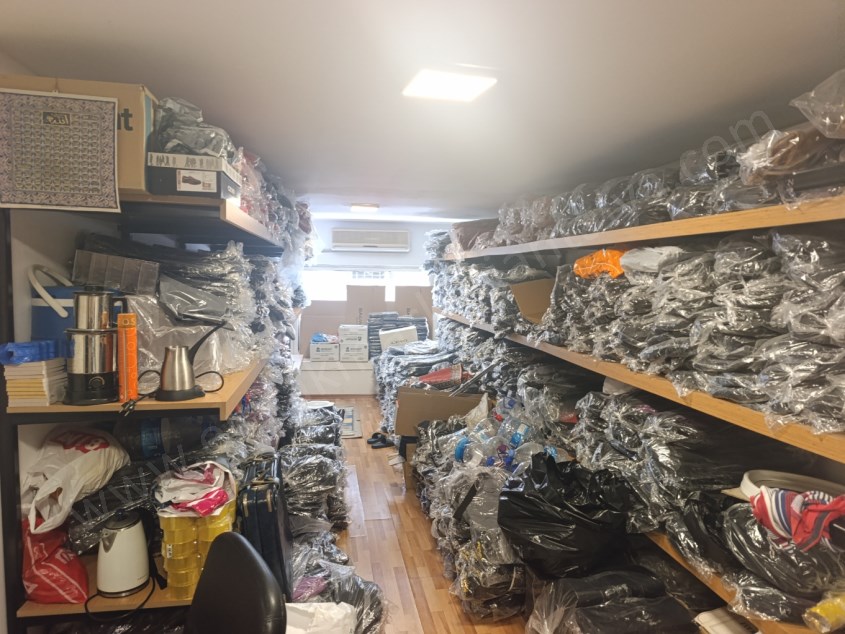 DOĞU GARAJINDA BACALI , 3 KATLI , İÇİ YENİLENMİŞ SATILIK DÜKKAN