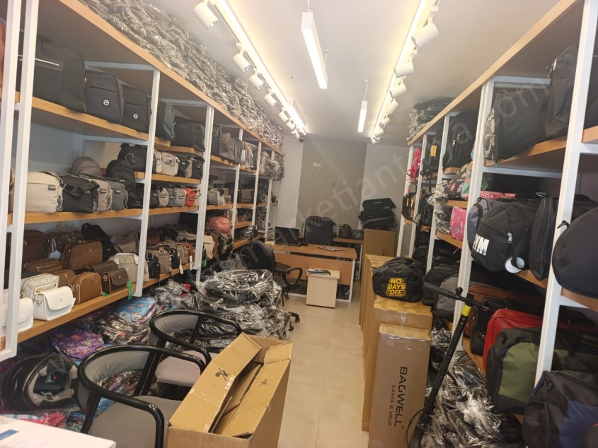 DOĞU GARAJINDA BACALI , 3 KATLI , İÇİ YENİLENMİŞ SATILIK DÜKKAN