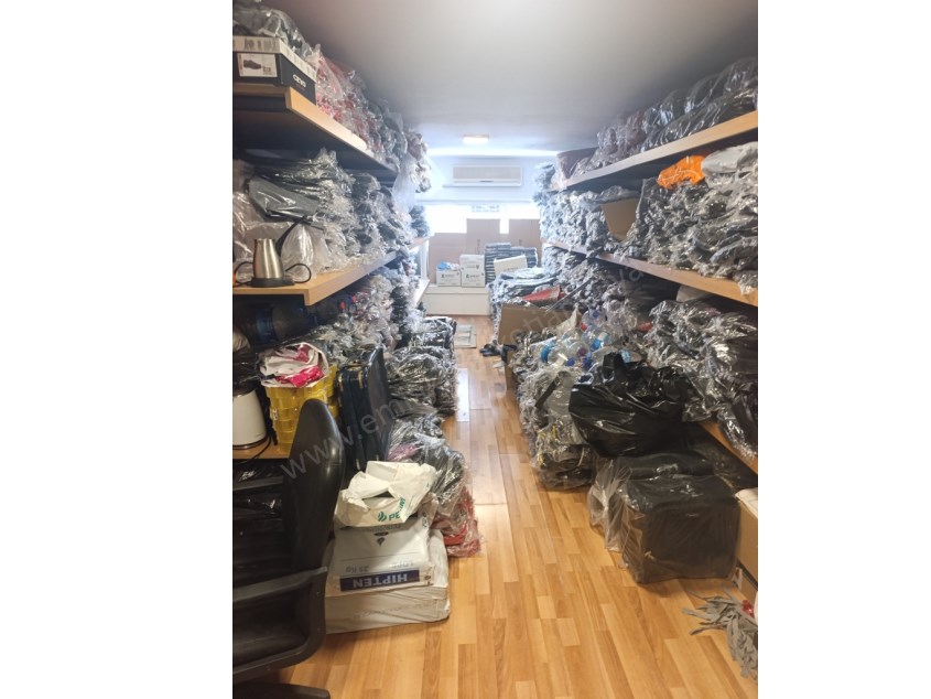 DOĞU GARAJINDA BACALI , 3 KATLI , İÇİ YENİLENMİŞ SATILIK DÜKKAN