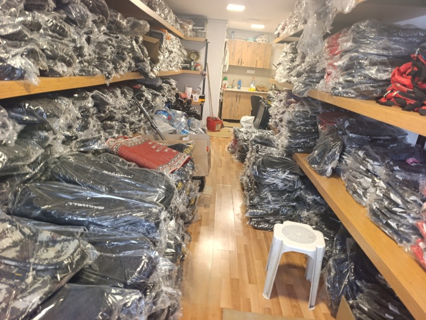 DOĞU GARAJINDA BACALI , 3 KATLI , İÇİ YENİLENMİŞ SATILIK DÜKKAN