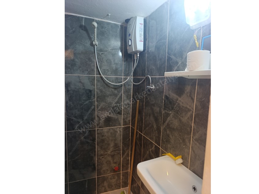 DOĞU GARAJINDA BACALI , 3 KATLI , İÇİ YENİLENMİŞ SATILIK DÜKKAN